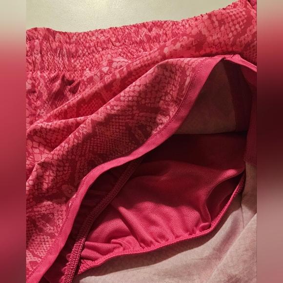 NWOT Danskin Now Snake Skin Print Running Shorts - Picture 3 of 7